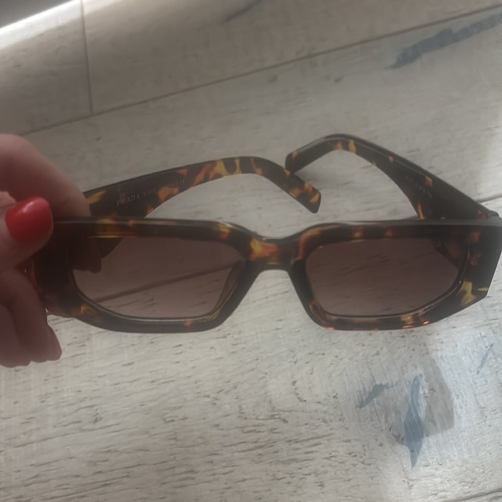 Prada sunglasses - Picture 4 of 6
